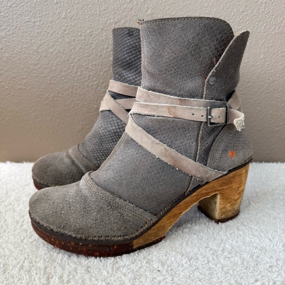The Art Co. Amsterdam leather heeled ankle boots Gray Textured Booties - Picture 1 of 13
